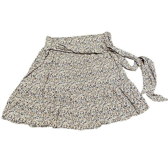 Madewell Tie-Waist Tiered Skirt in Fieldwalk Floral - Picture 6 of 9